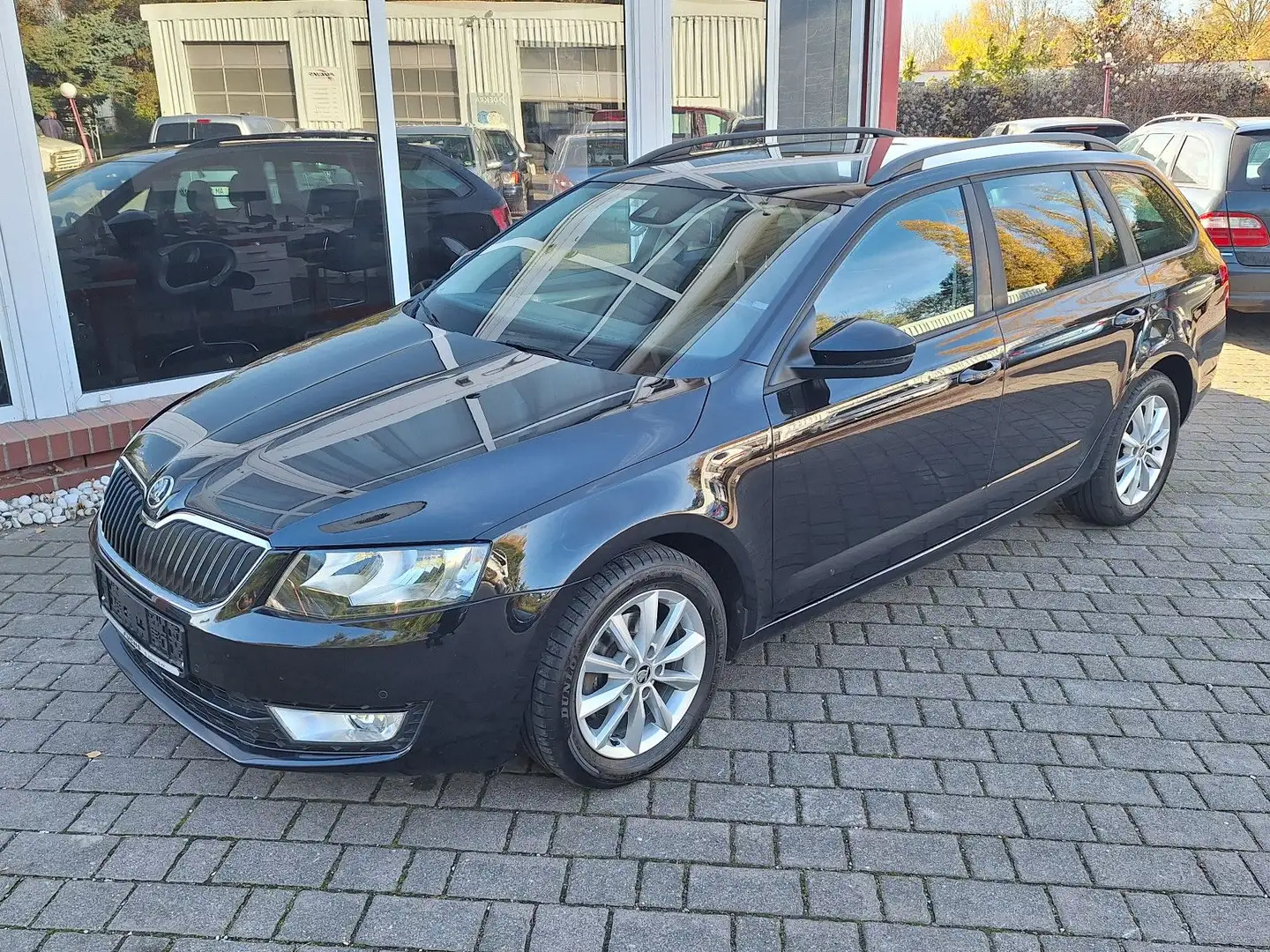 Skoda Octavia Combi 1.6TDI Style 1.Hand Kamera Navi Schwarz - 1