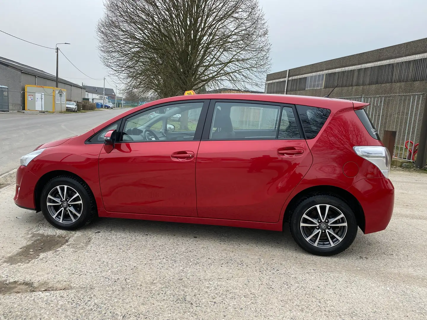 Toyota Verso 1.6i Comfort & Pack Dynamic Rouge - 2