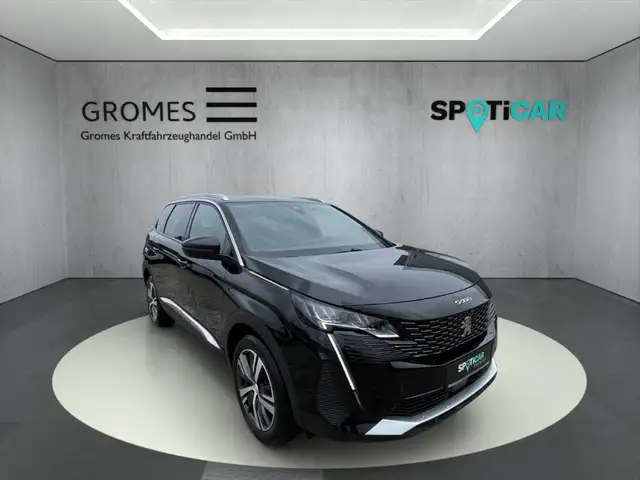 Peugeot 5008 main image