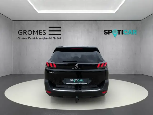 Peugeot 5008 view 4