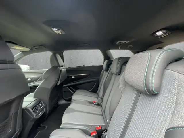 Peugeot 5008 view 8