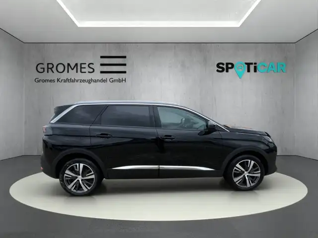 Peugeot 5008 view 2