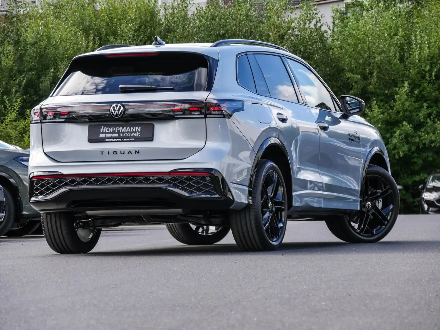 Volkswagen Tiguan R-Line 1,5 l eHybrid AHK Pano Harman Kard Silber - 2