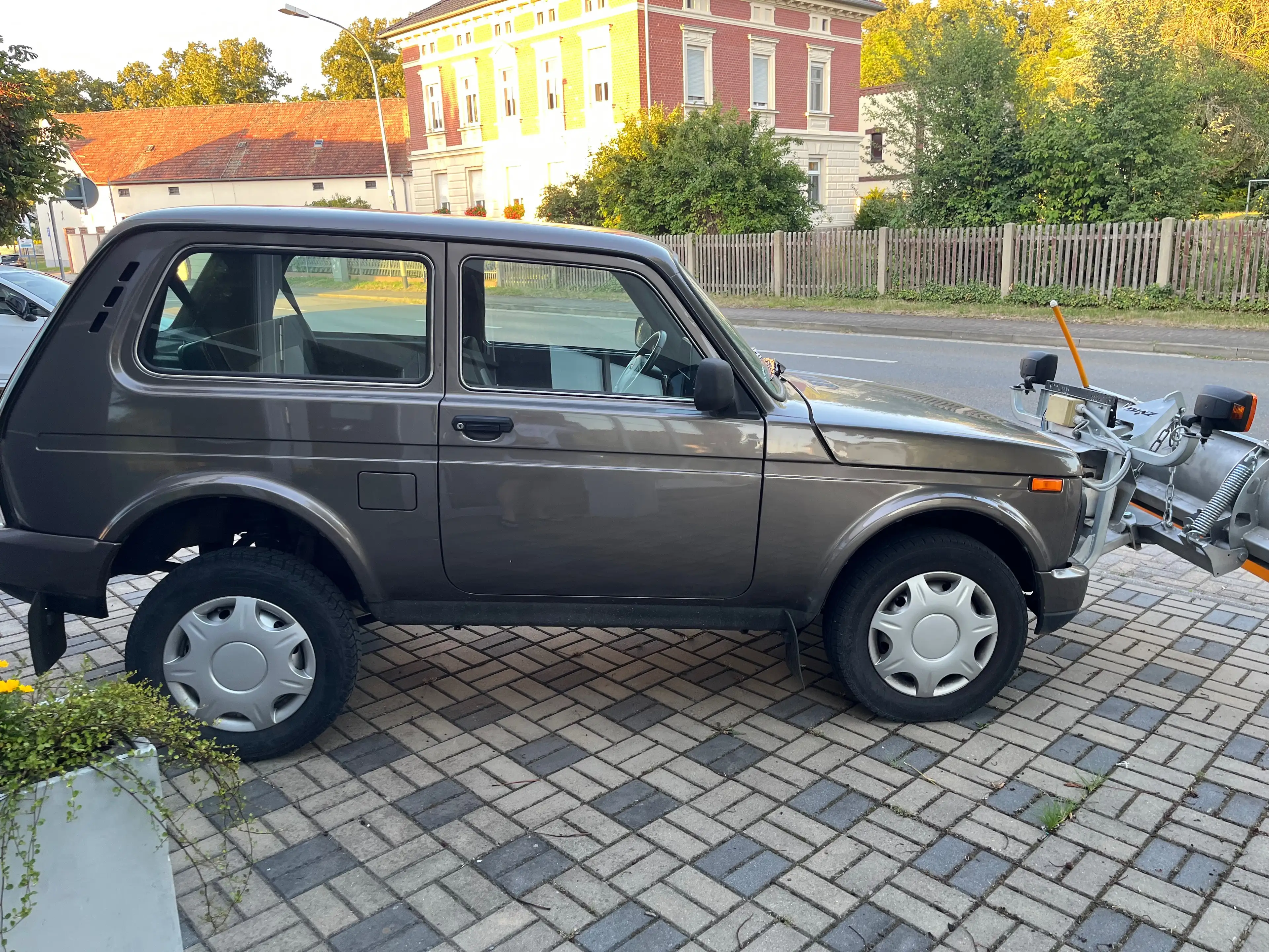 Lada Taiga Basis 4x4 1.HAND SCHIEBESCHILD — photo 3