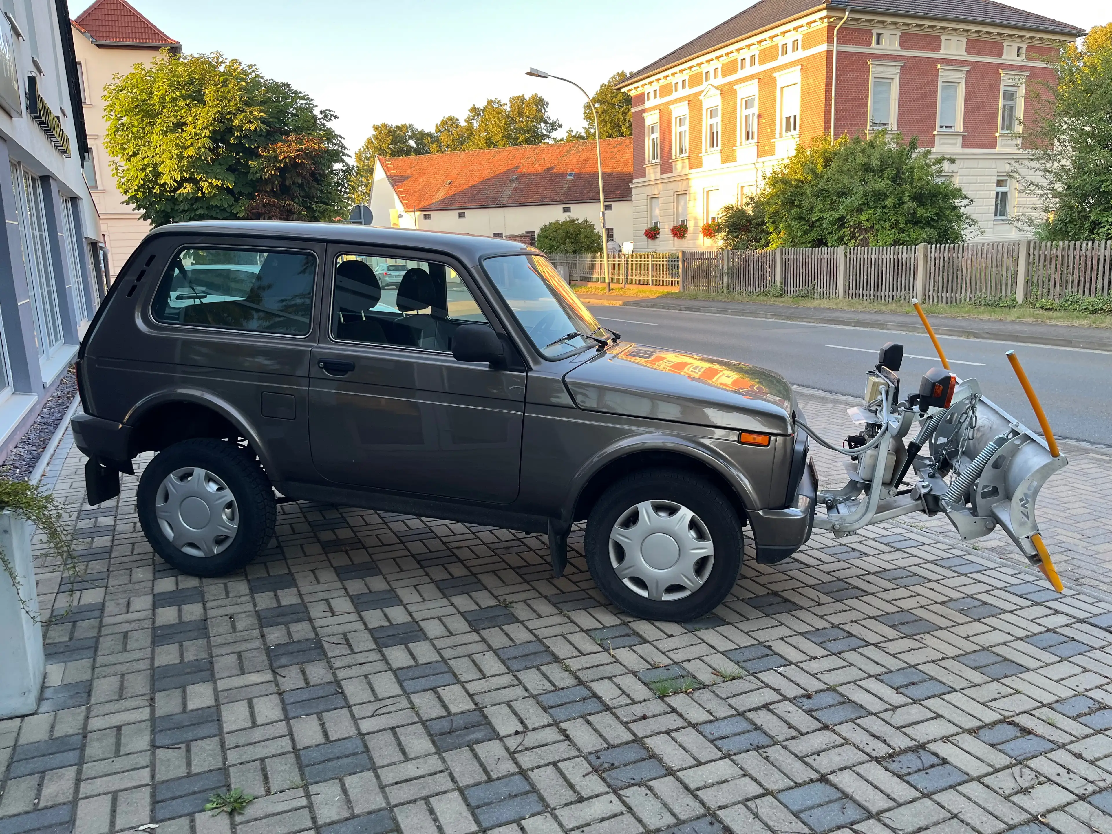 Lada Taiga Basis 4x4 1.HAND SCHIEBESCHILD — photo 4