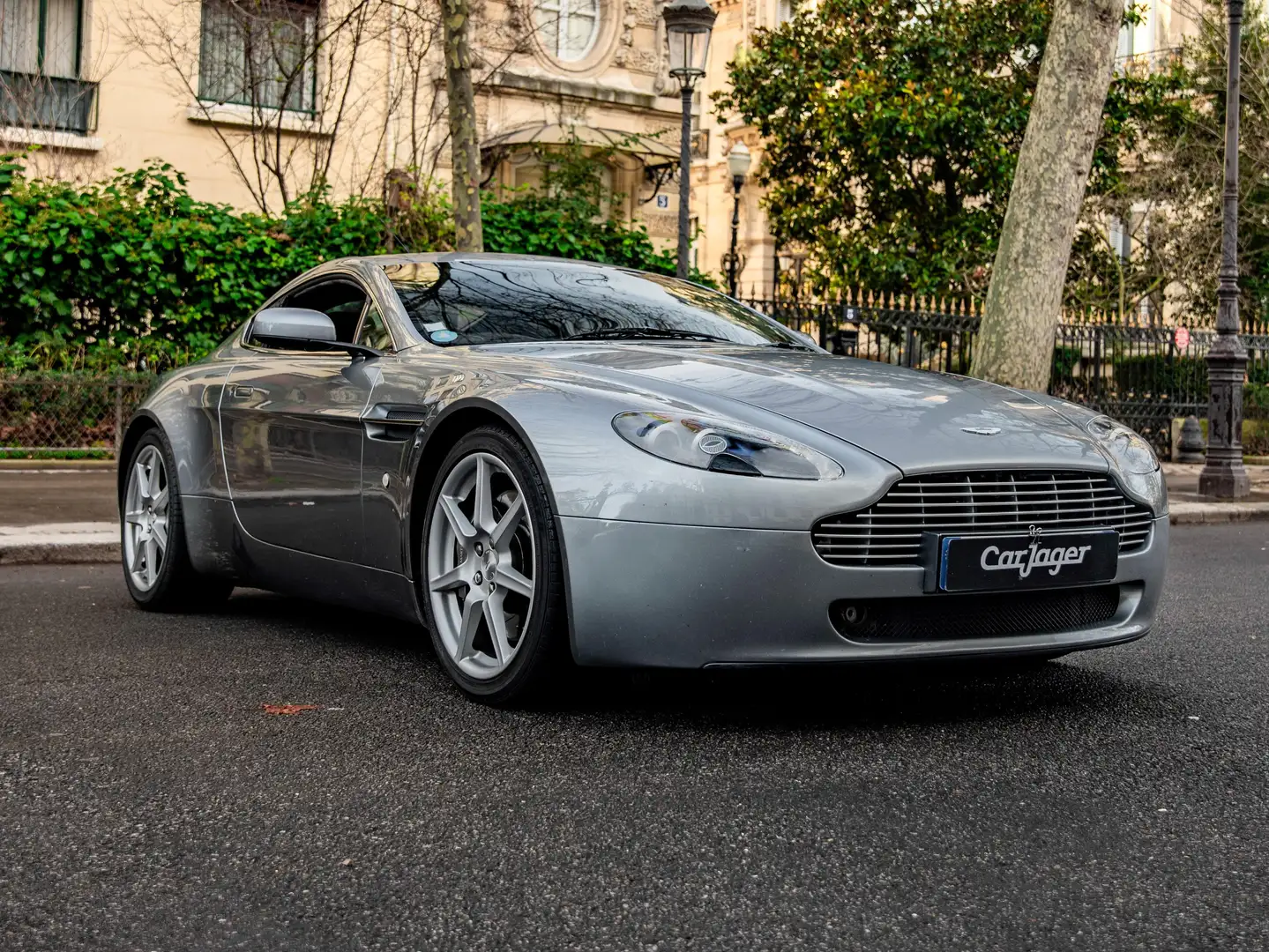 Aston Martin Vantage 4.3 Grau - 1