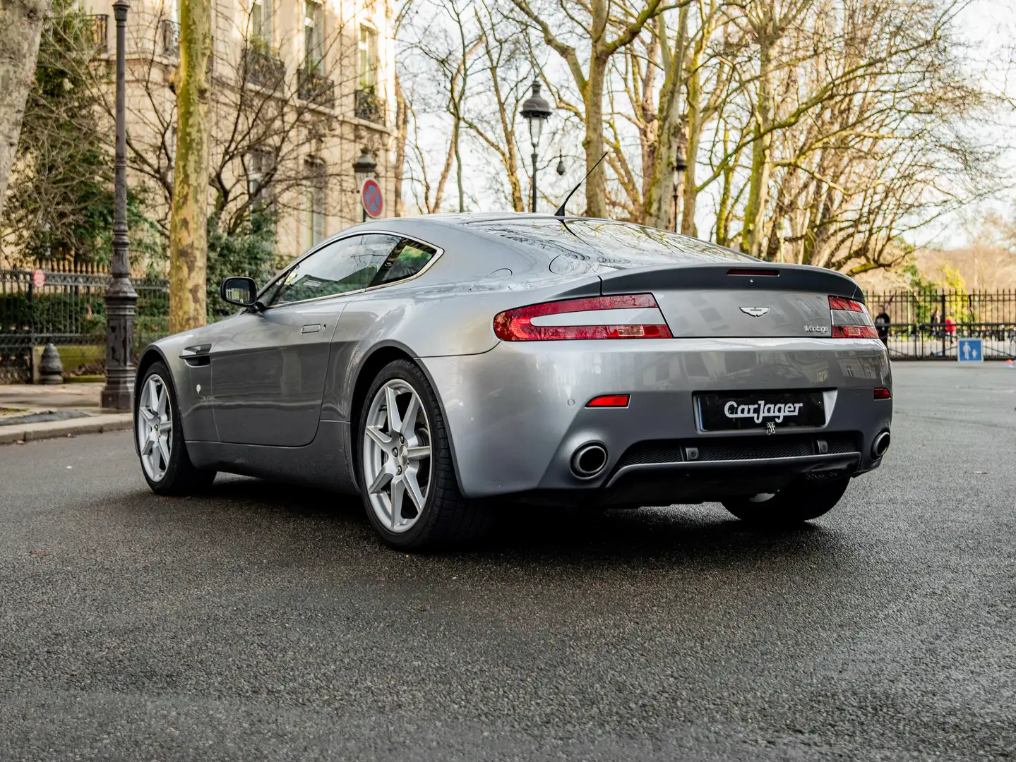 Aston Martin Vantage 4.3 Grau - 2