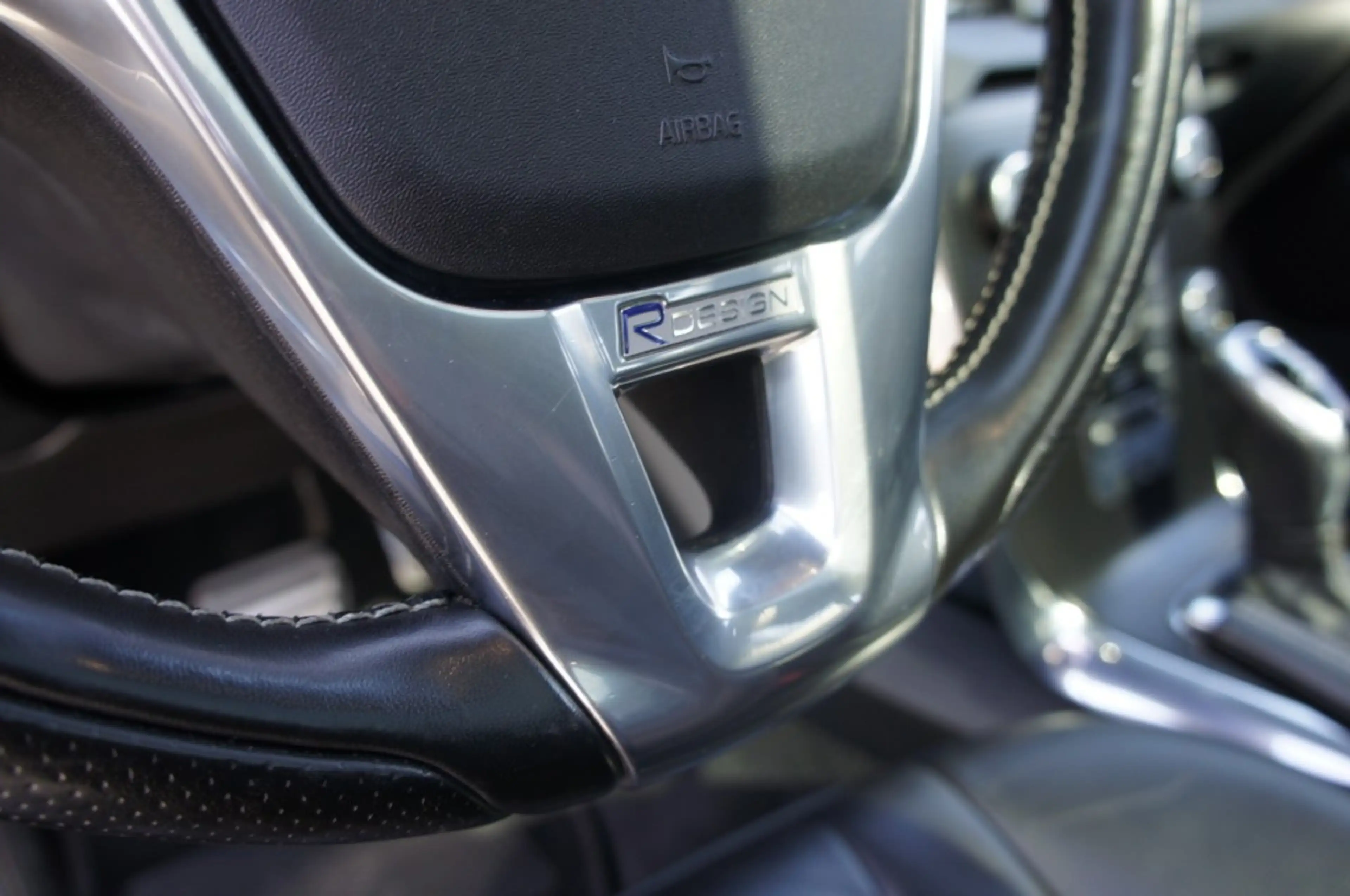 Volvo V40 2.0 T4 BNS SPORT R-design LEDER/PANO/TREKHAAK/CAME — photo 14