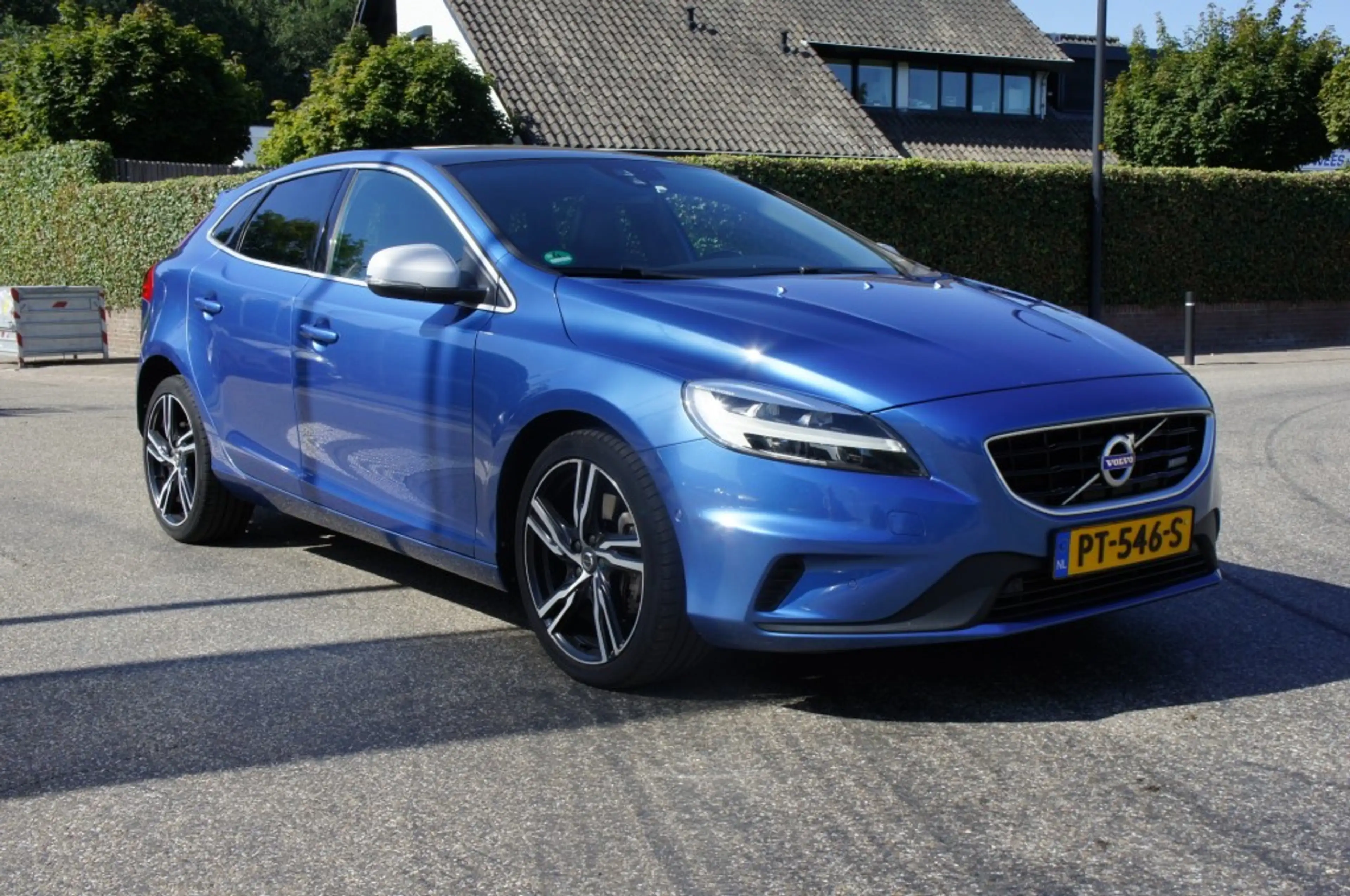 Volvo V40 2.0 T4 BNS SPORT R-design LEDER/PANO/TREKHAAK/CAME — photo 6