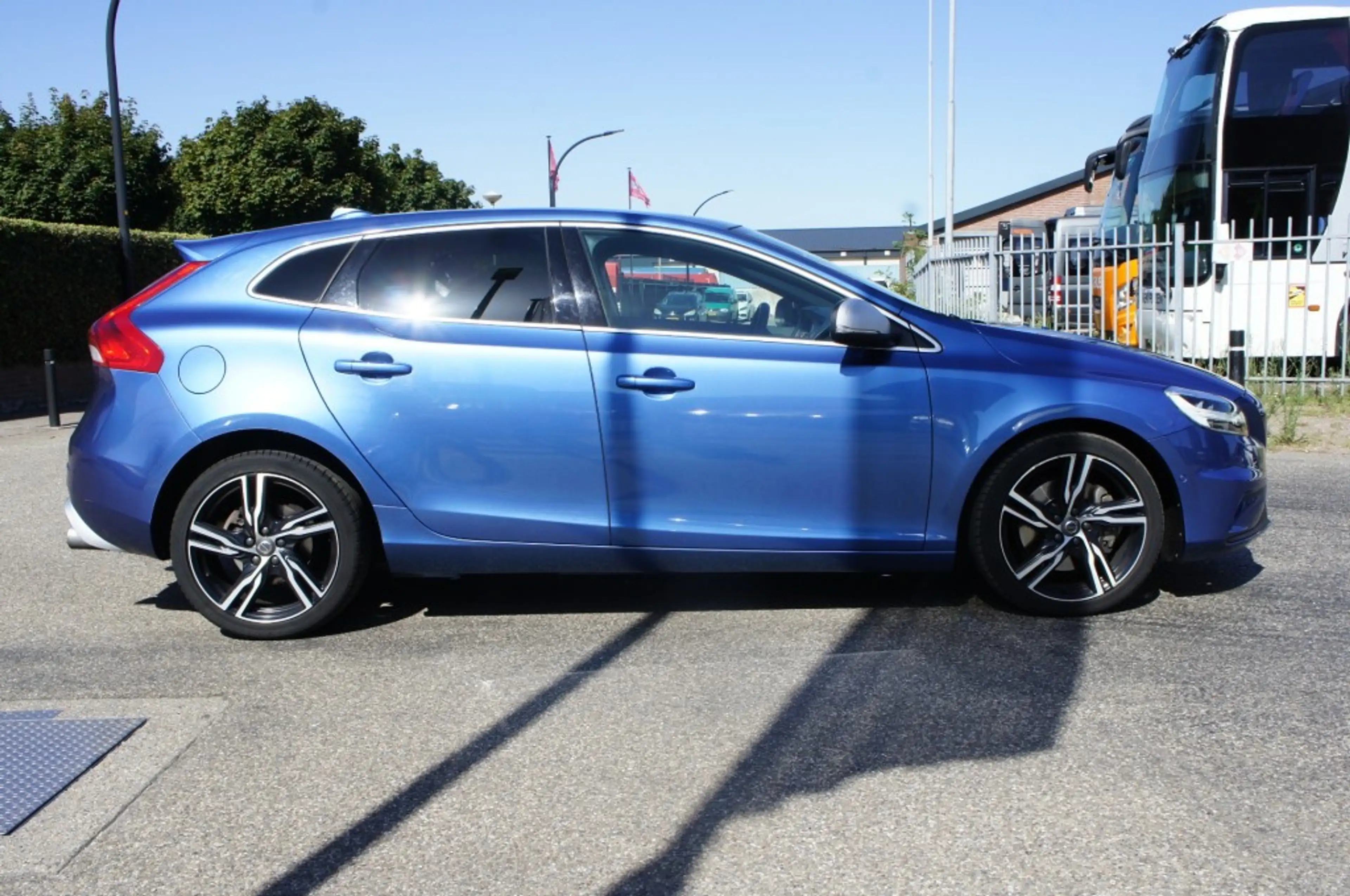 Volvo V40 2.0 T4 BNS SPORT R-design LEDER/PANO/TREKHAAK/CAME — photo 5