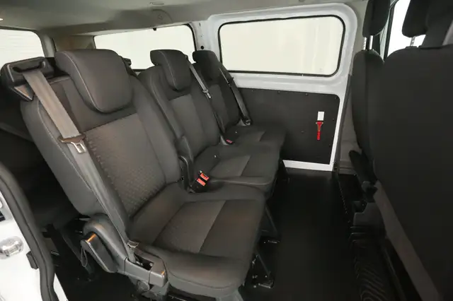 Ford Transit Custom view 3