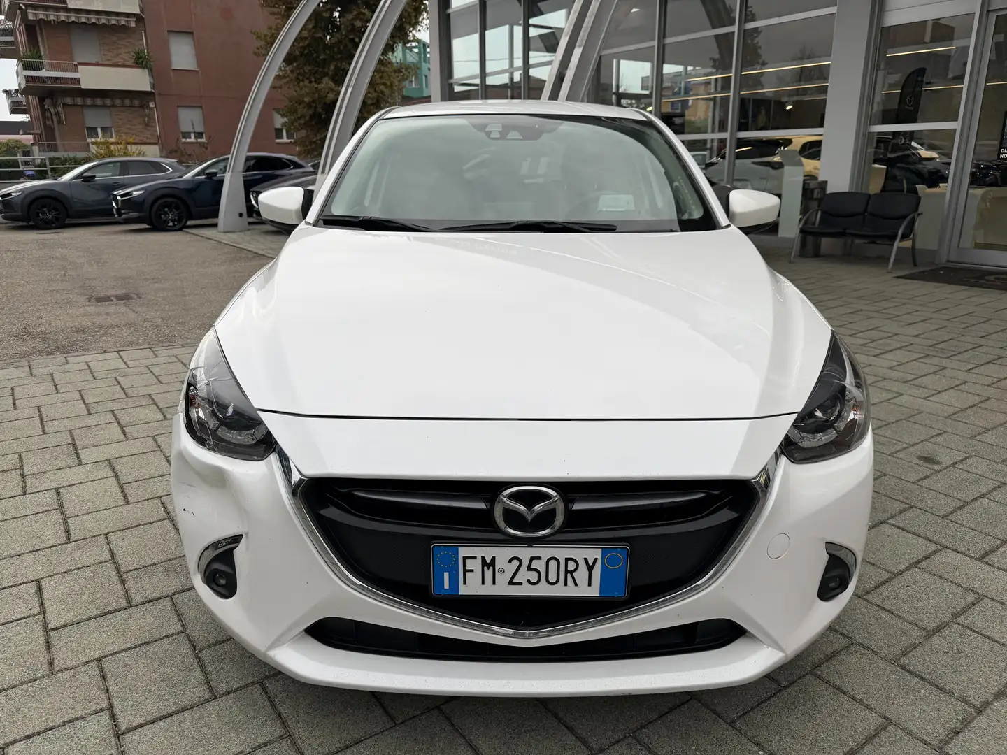 Mazda 2 2 III 2015 1.5 Exceed 90cv auto my17 Blanco - 2
