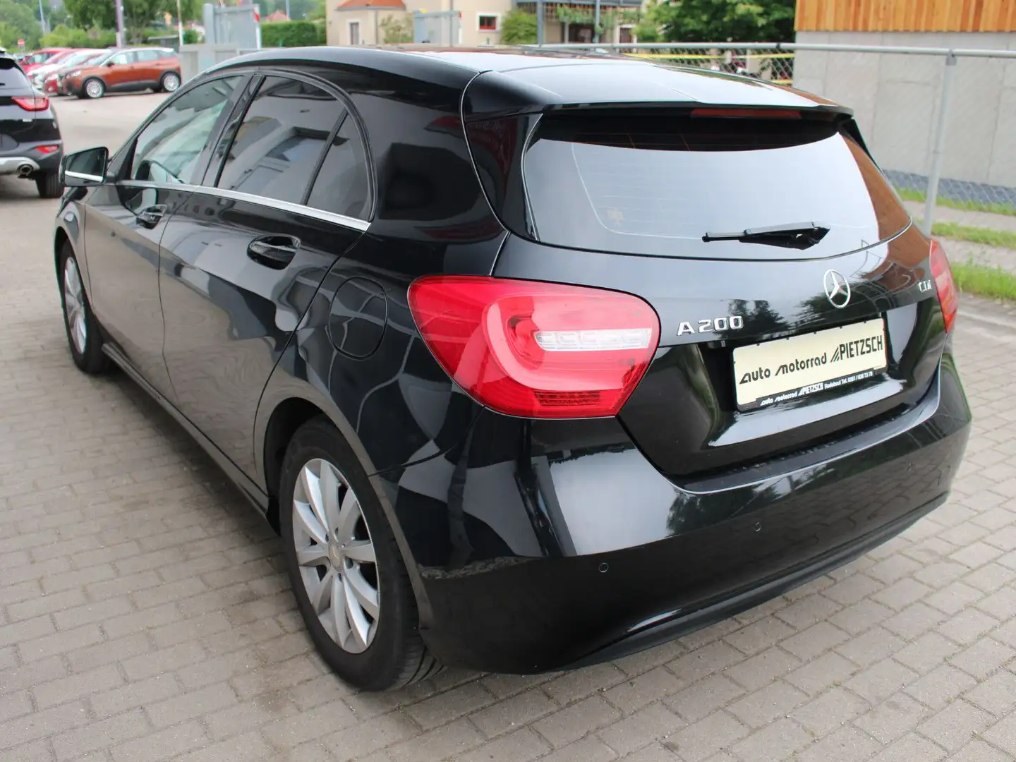 Mercedes-Benz A 200 CDI BlueEfficiency Alu Navi SHZ Xenon WR crna - 2