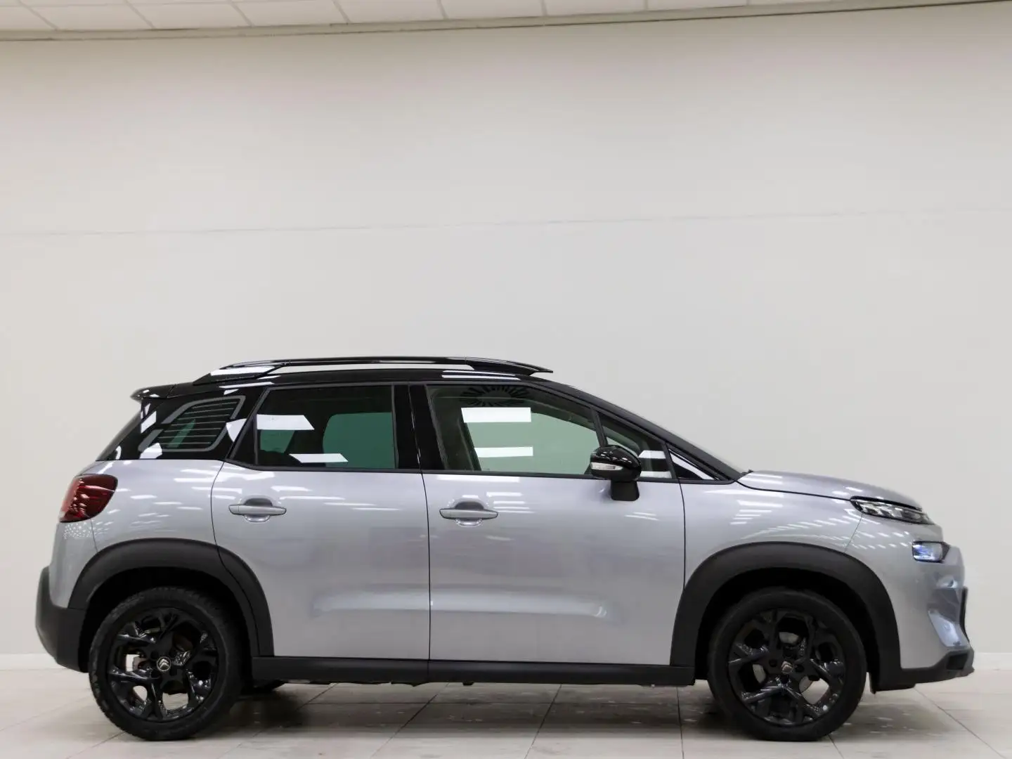 Citroen C3 Aircross BlueHDi S&S Shine Pack 110 Grijs - 2