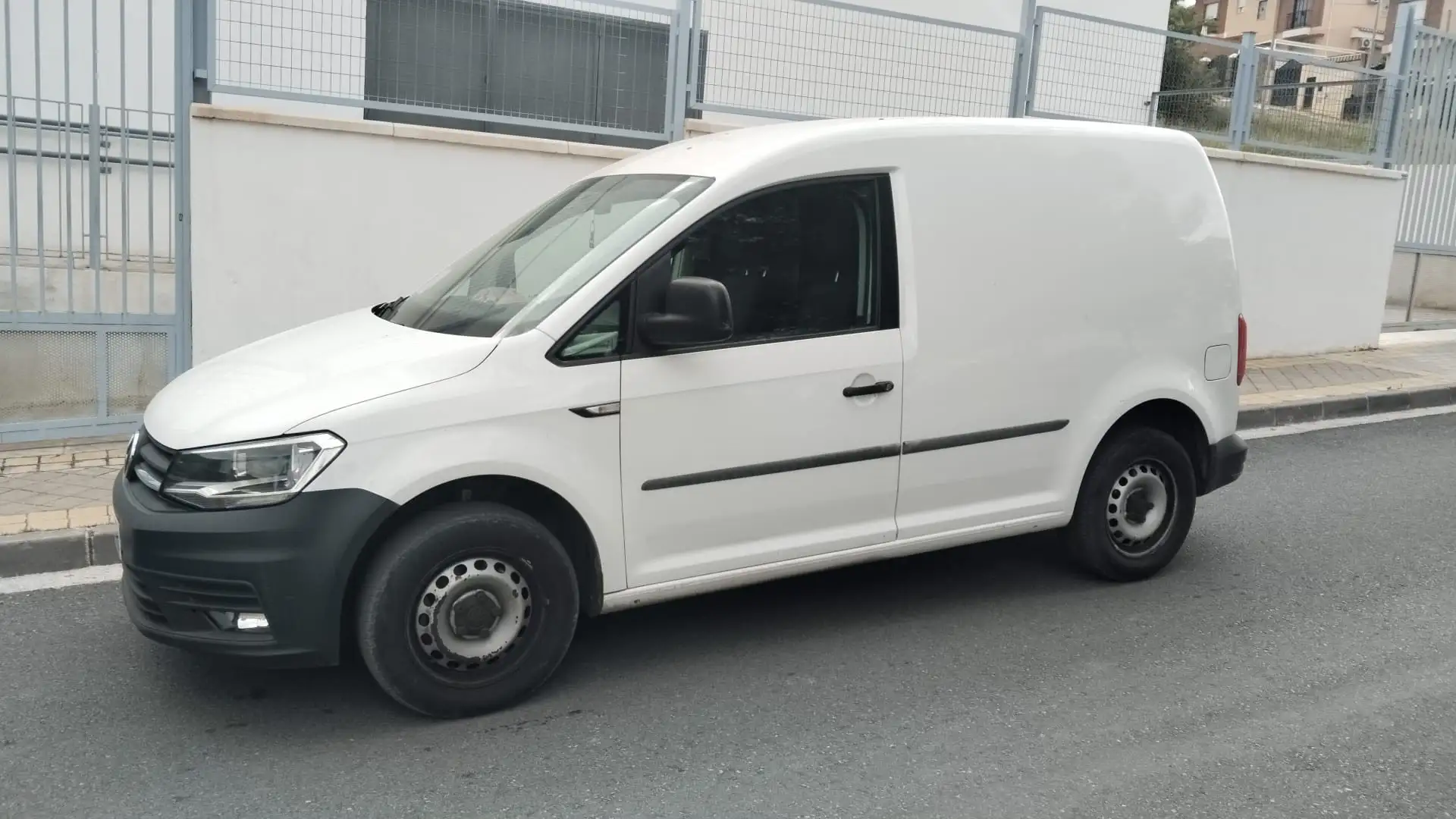 Volkswagen Caddy Furgón Maxi 2.0TDI 75kW - 2