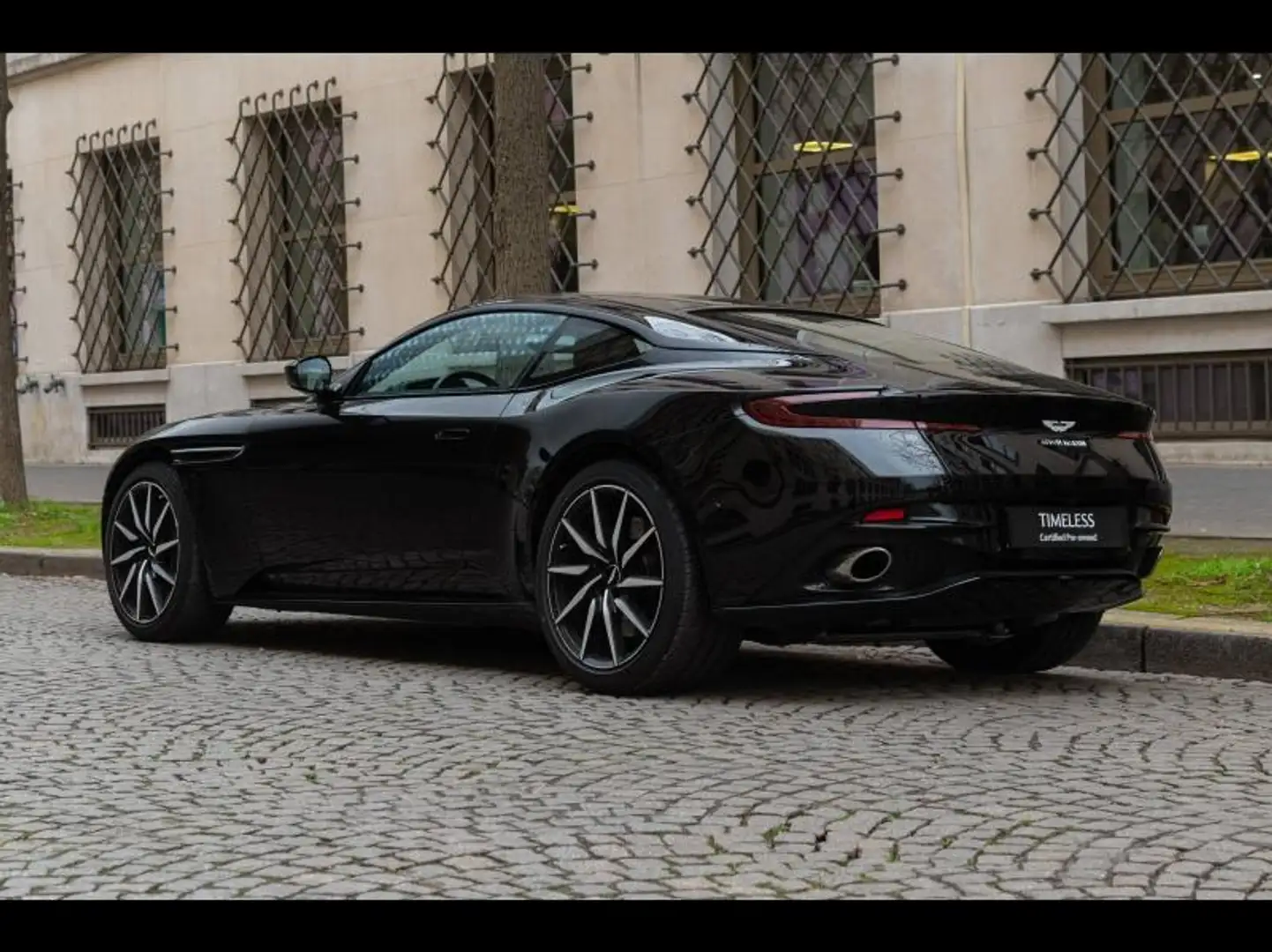 Aston Martin DB11 Coupé 4.0 Biturbo V8 Schwarz - 2