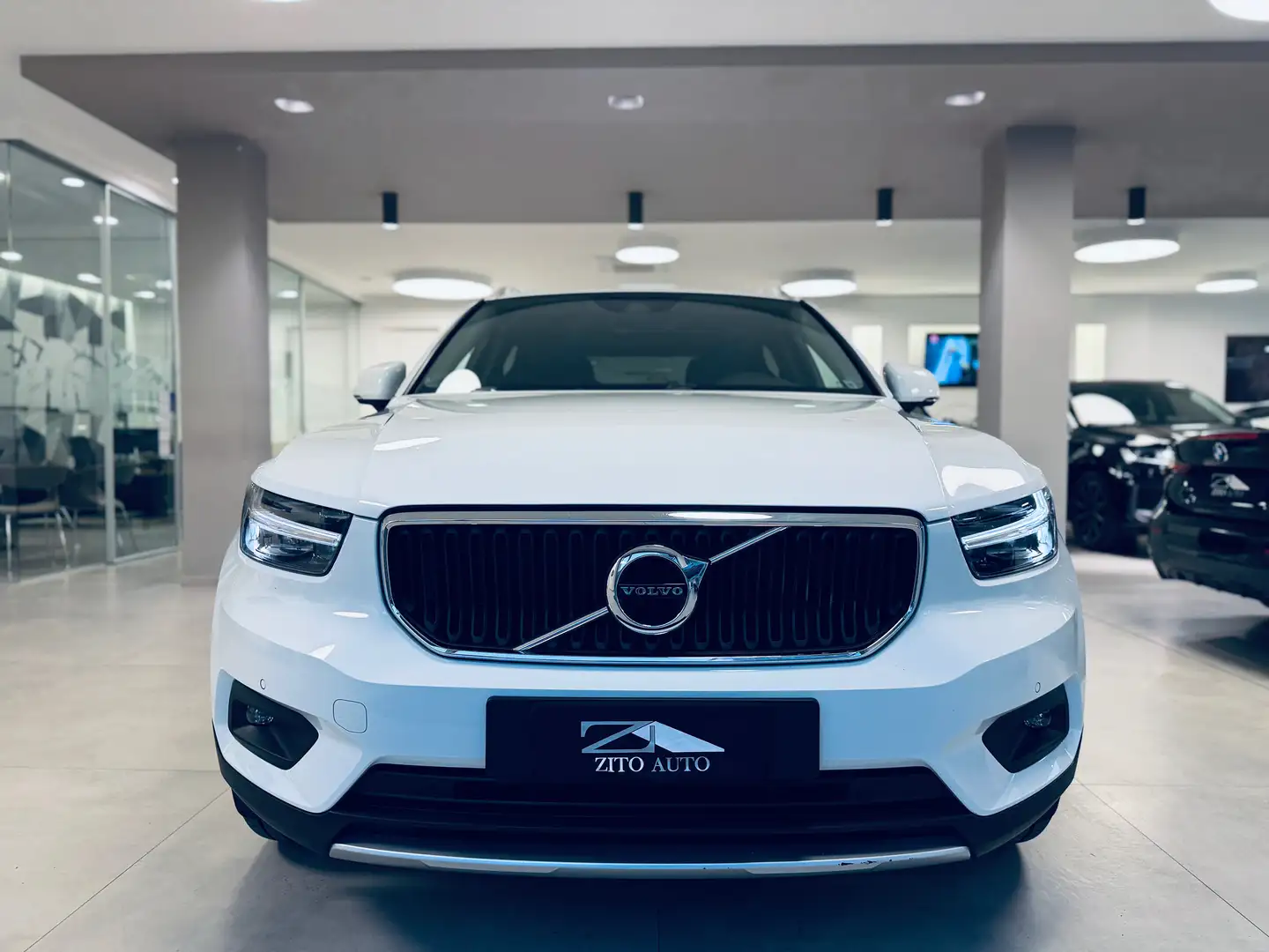 Volvo XC40 2.0 d3 Momentum geartronic my20 Wit - 2