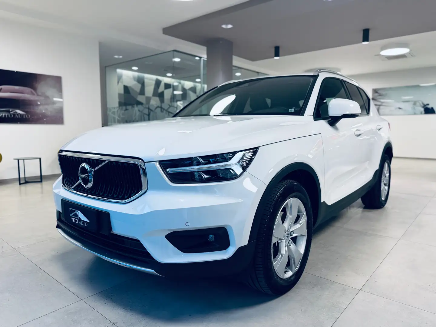 Volvo XC40 2.0 d3 Momentum geartronic my20 Wit - 1