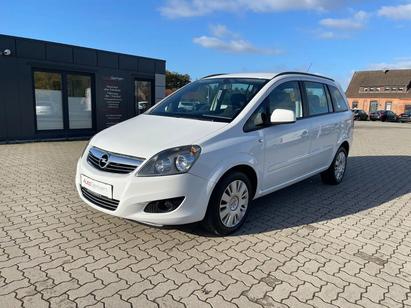 Opel Zafira B 1.6 Turbo CNG Family 1HD Weiß - 1