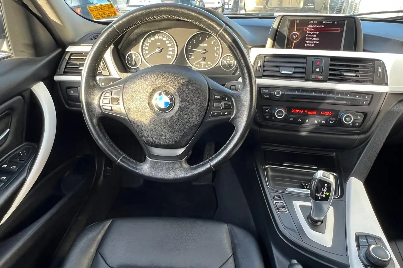 BMW 3 Series снимка BMW 3 Series