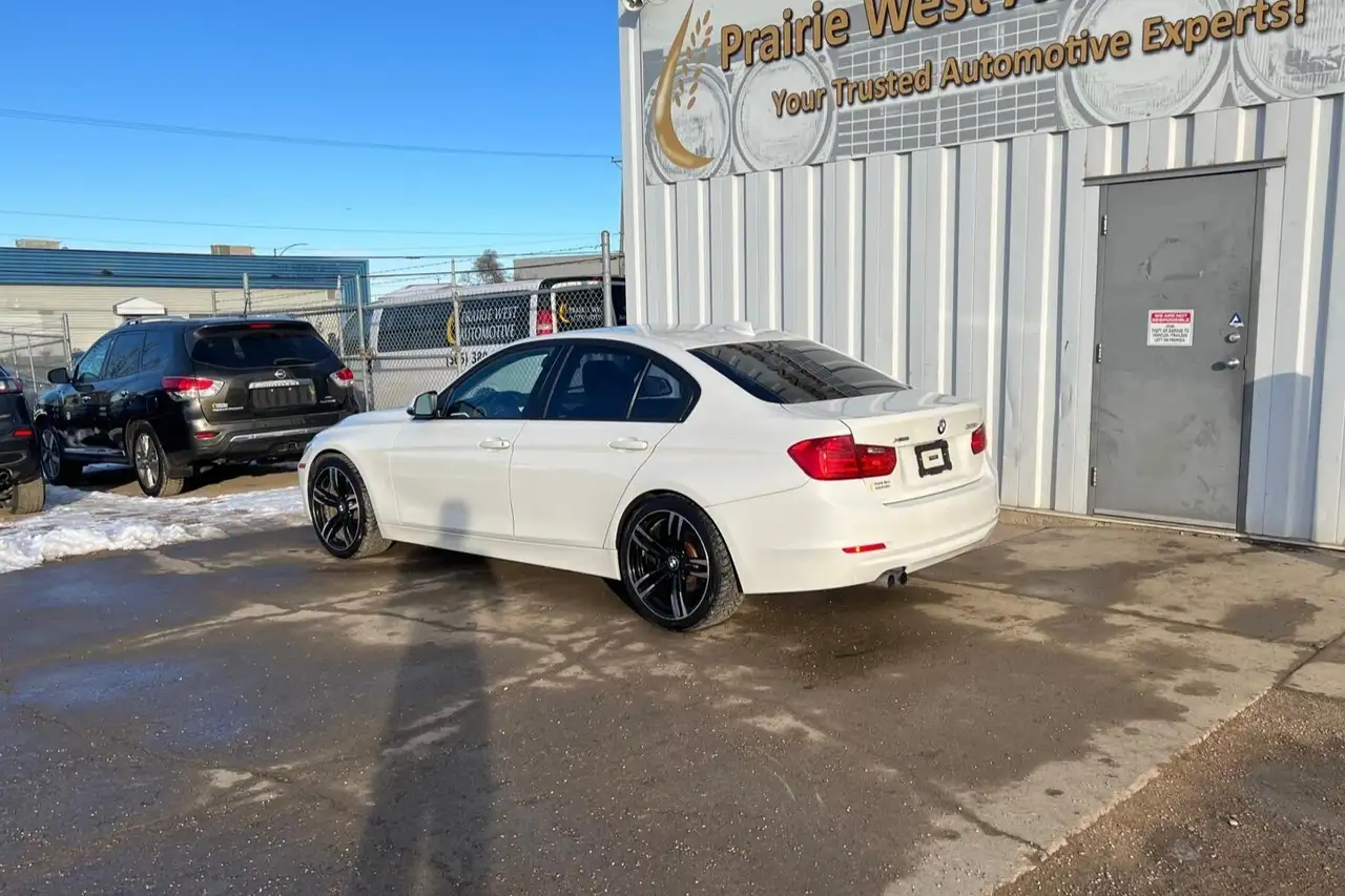 BMW 3 Series снимка BMW 3 Series