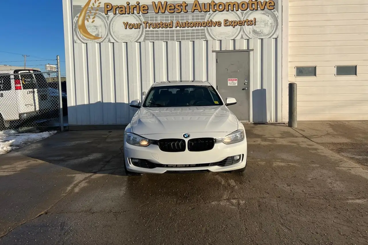 BMW 3 Series снимка BMW 3 Series