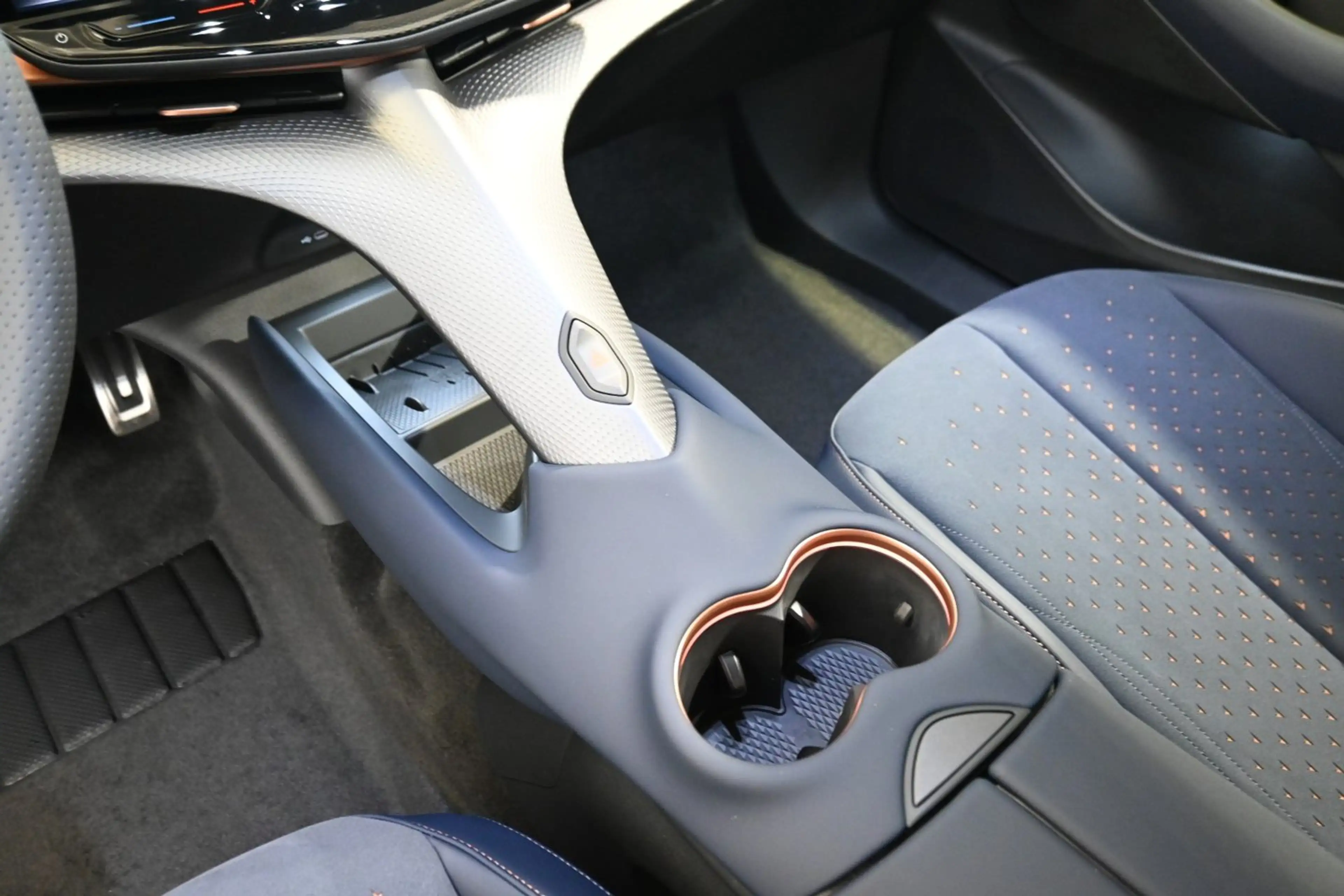 CUPRA Tavascan VZ Adrenaline 4Drive250kW/340PS — photo 8