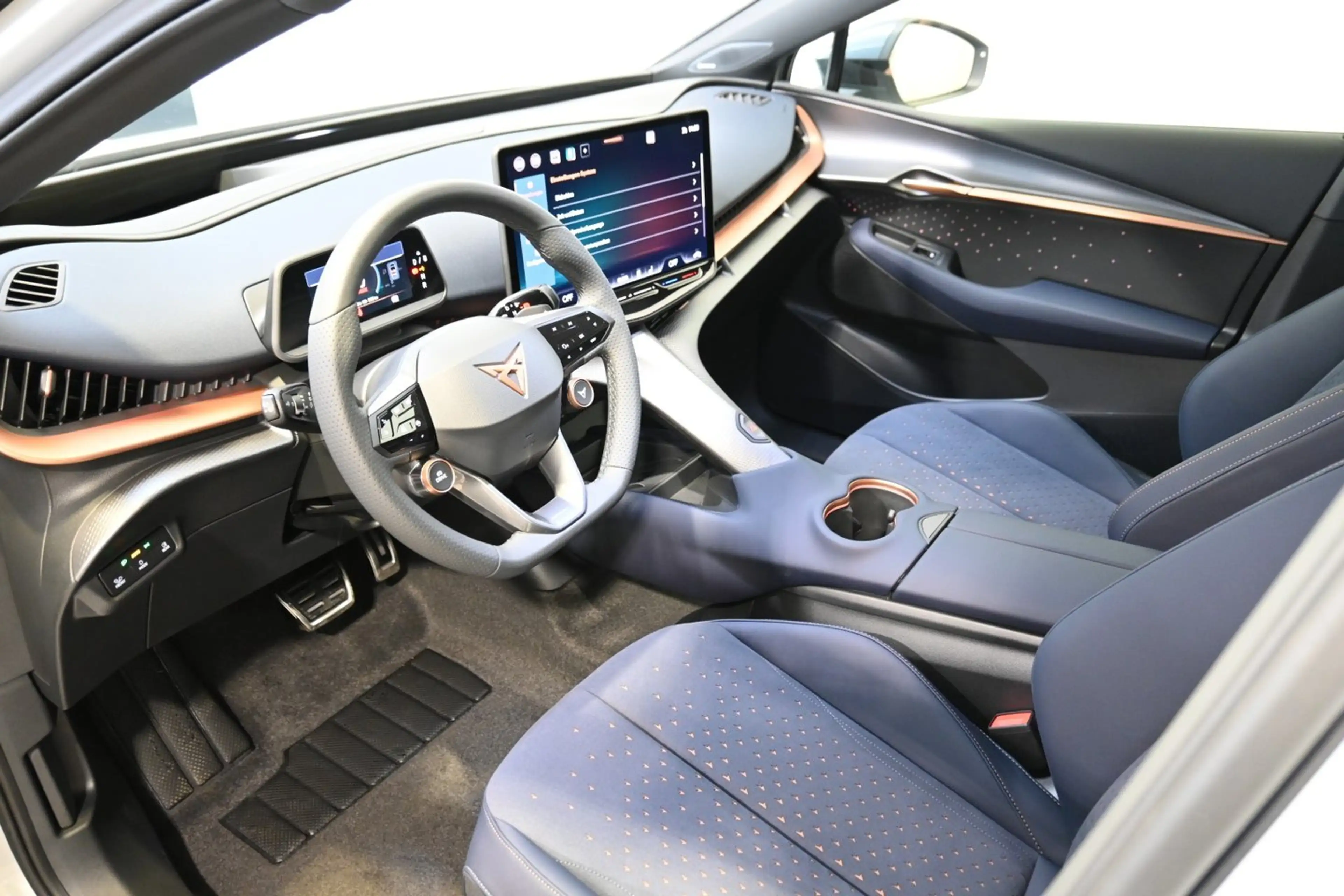 CUPRA Tavascan VZ Adrenaline 4Drive250kW/340PS — photo 3
