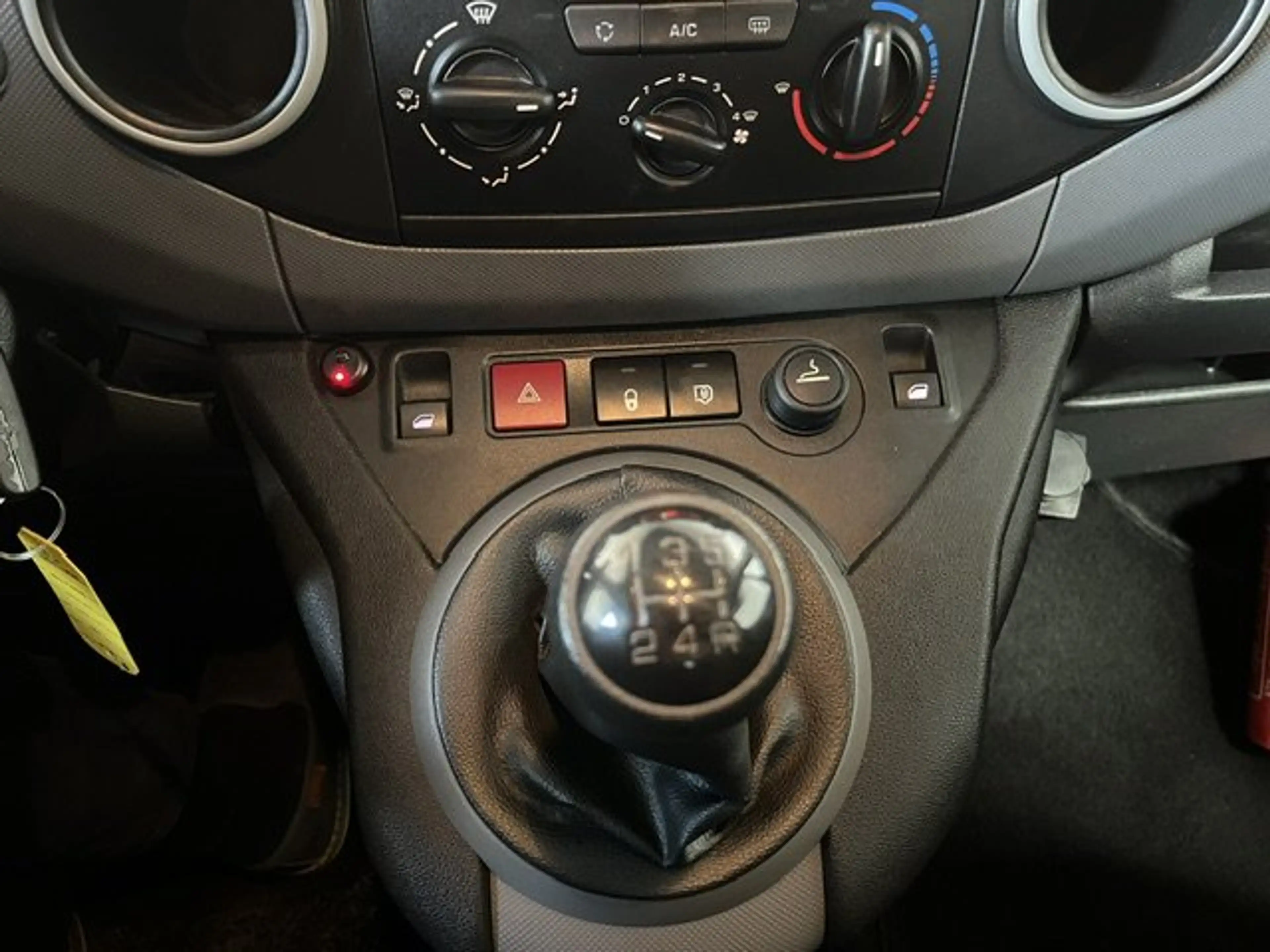 Peugeot Partner 120 L1H1 PRO — photo 11