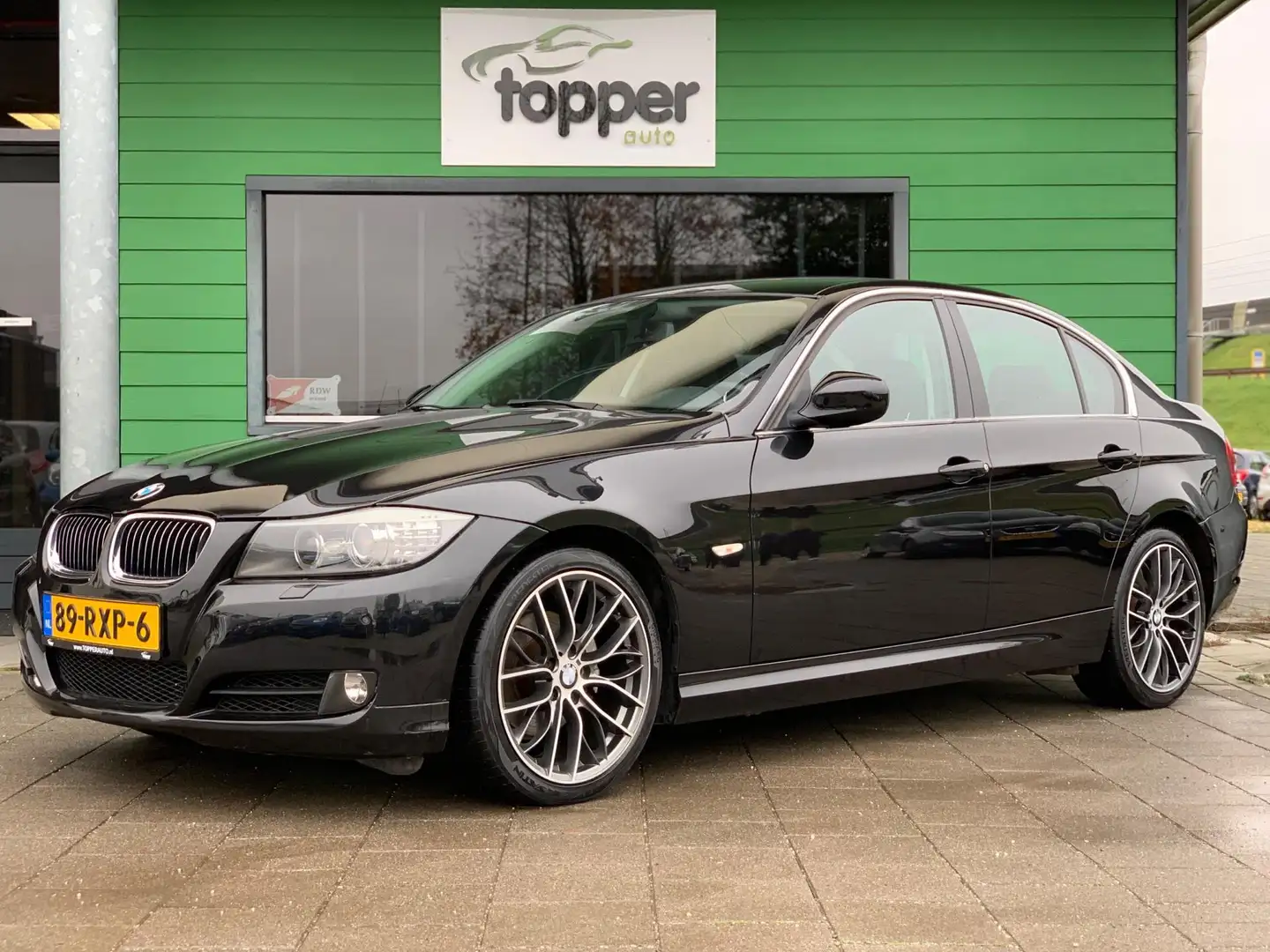 BMW 320 3-serie 320i Luxury Line | Navigatie | Cruise Cont crna - 1