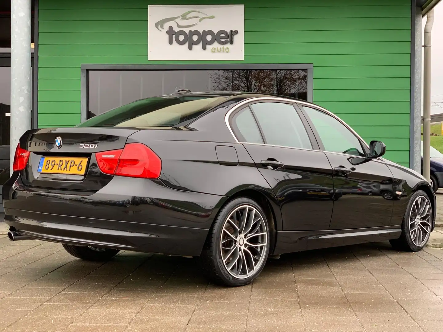 BMW 320 3-serie 320i Luxury Line | Navigatie | Cruise Cont crna - 2