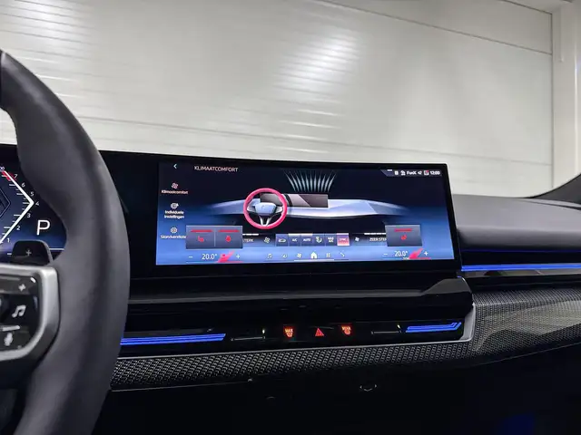 BMW 5 Series view 15