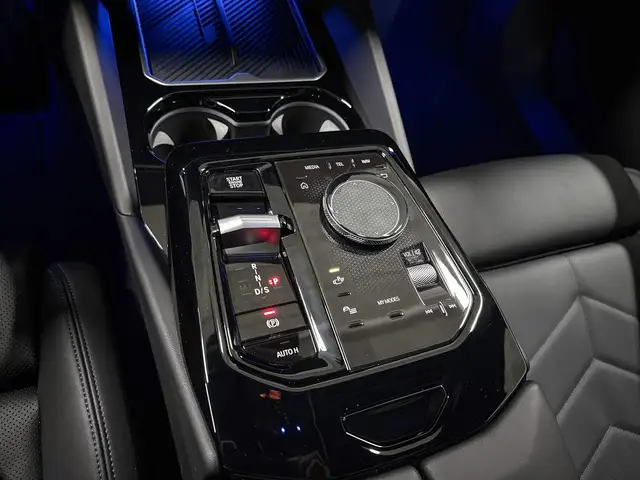 BMW 5 Series view 14