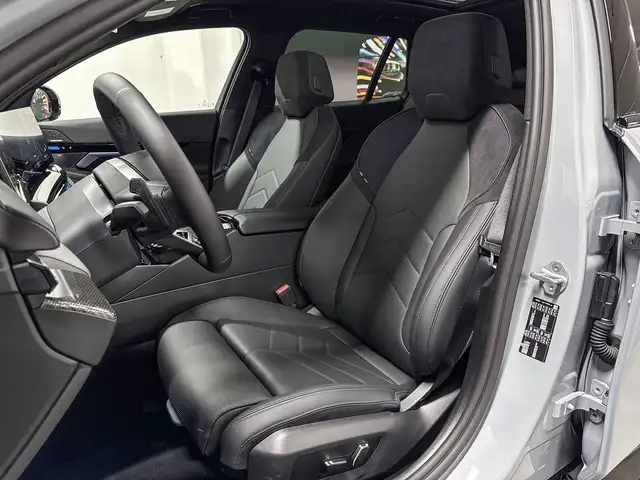 BMW 5 Series view 9