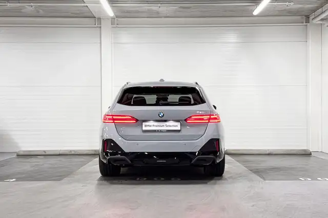 BMW 5 Series view 7