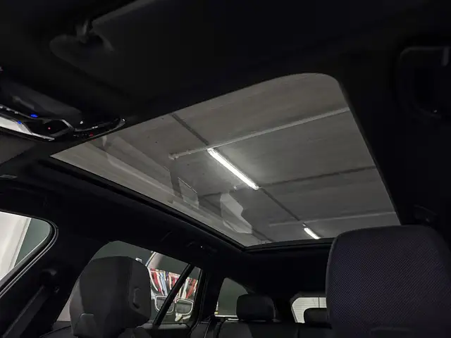 BMW 5 Series view 10
