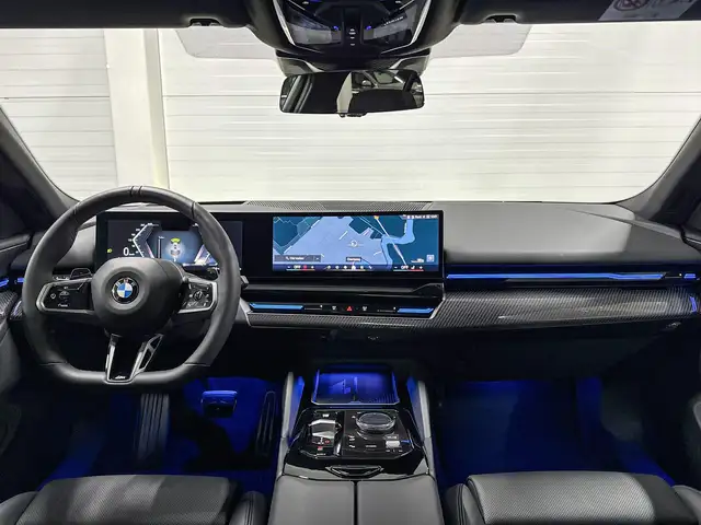 BMW 5 Series view 11