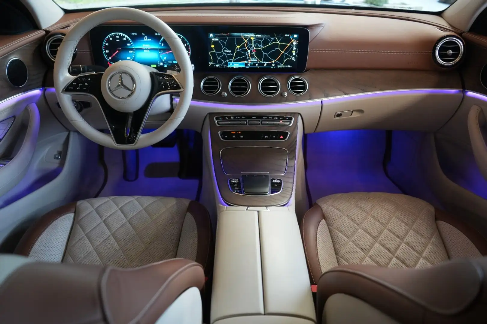 Mercedes-Benz E 200 9G-Tronic Lim. *Exclusive & Designo beige* Schwarz - 2
