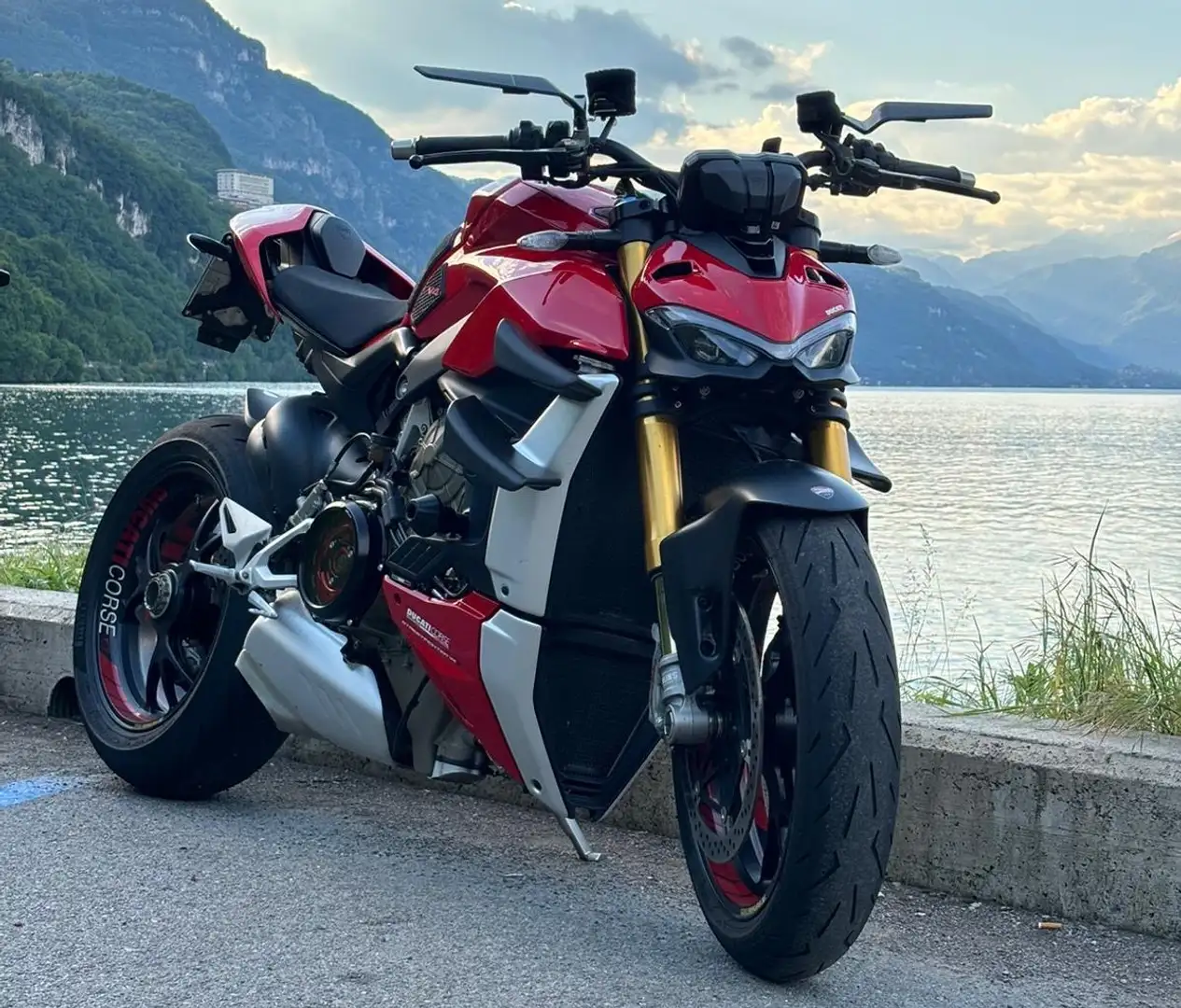 Ducati Streetfighter V4 S - 1