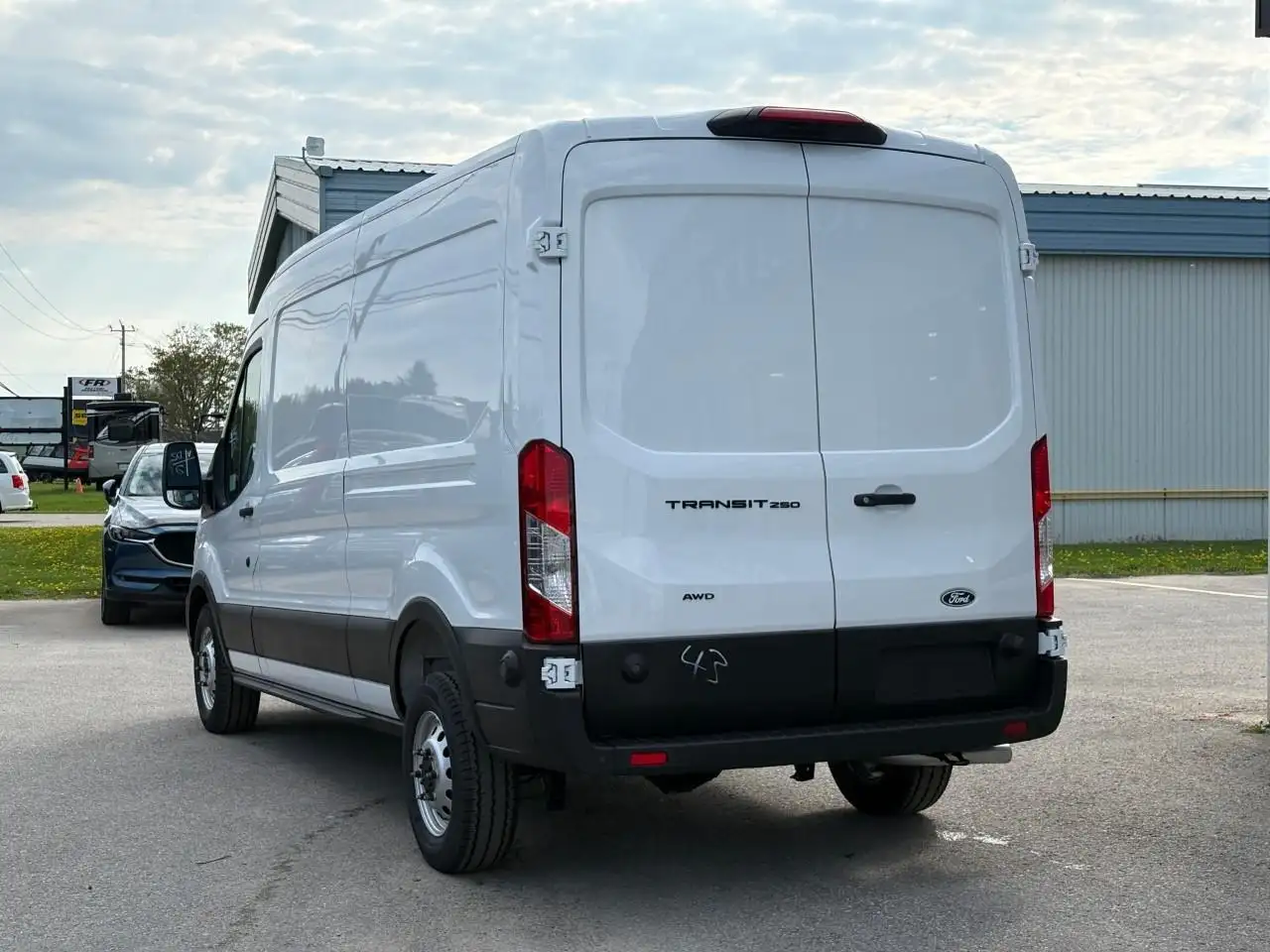 Ford Transit Cargo Van снимка Ford Transit Cargo Van