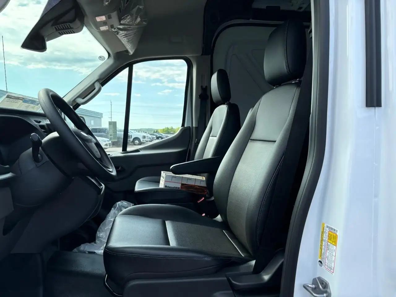 Ford Transit Cargo Van снимка Ford Transit Cargo Van