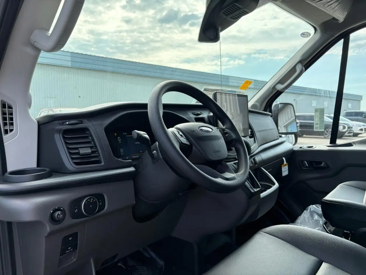 Ford Transit Cargo Van снимка Ford Transit Cargo Van