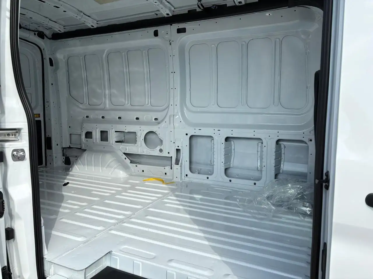 Ford Transit Cargo Van снимка Ford Transit Cargo Van