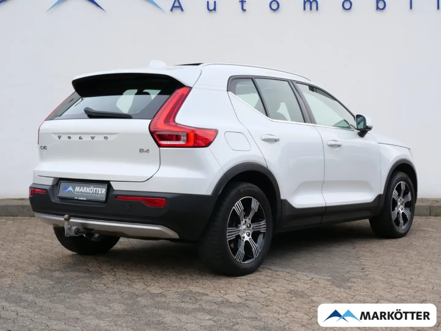 Volvo XC40 B4 Inscription BLIS/360/Pano/Standhzg/AHK Белый - 2