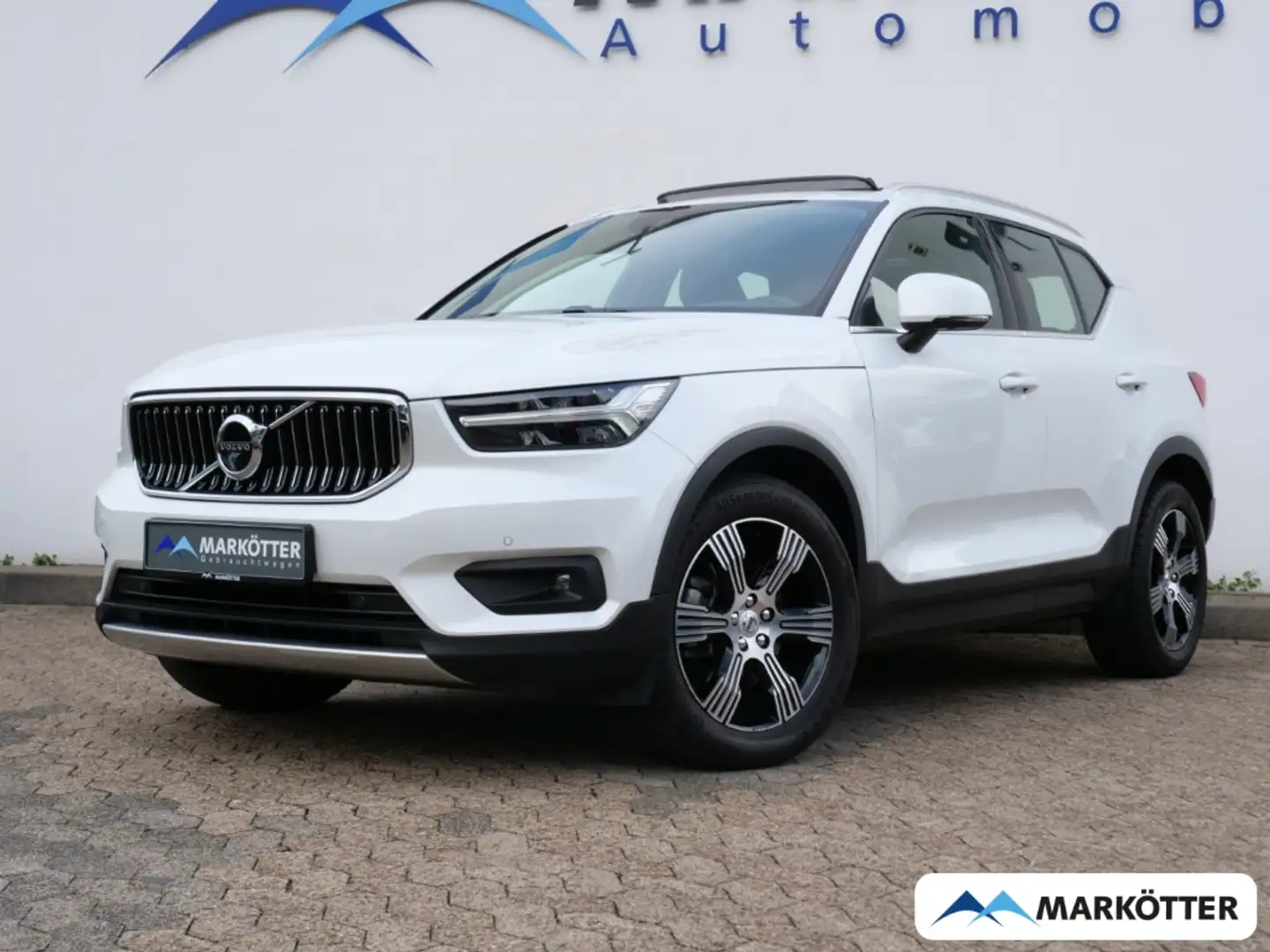 Volvo XC40 B4 Inscription BLIS/360/Pano/Standhzg/AHK Белый - 1