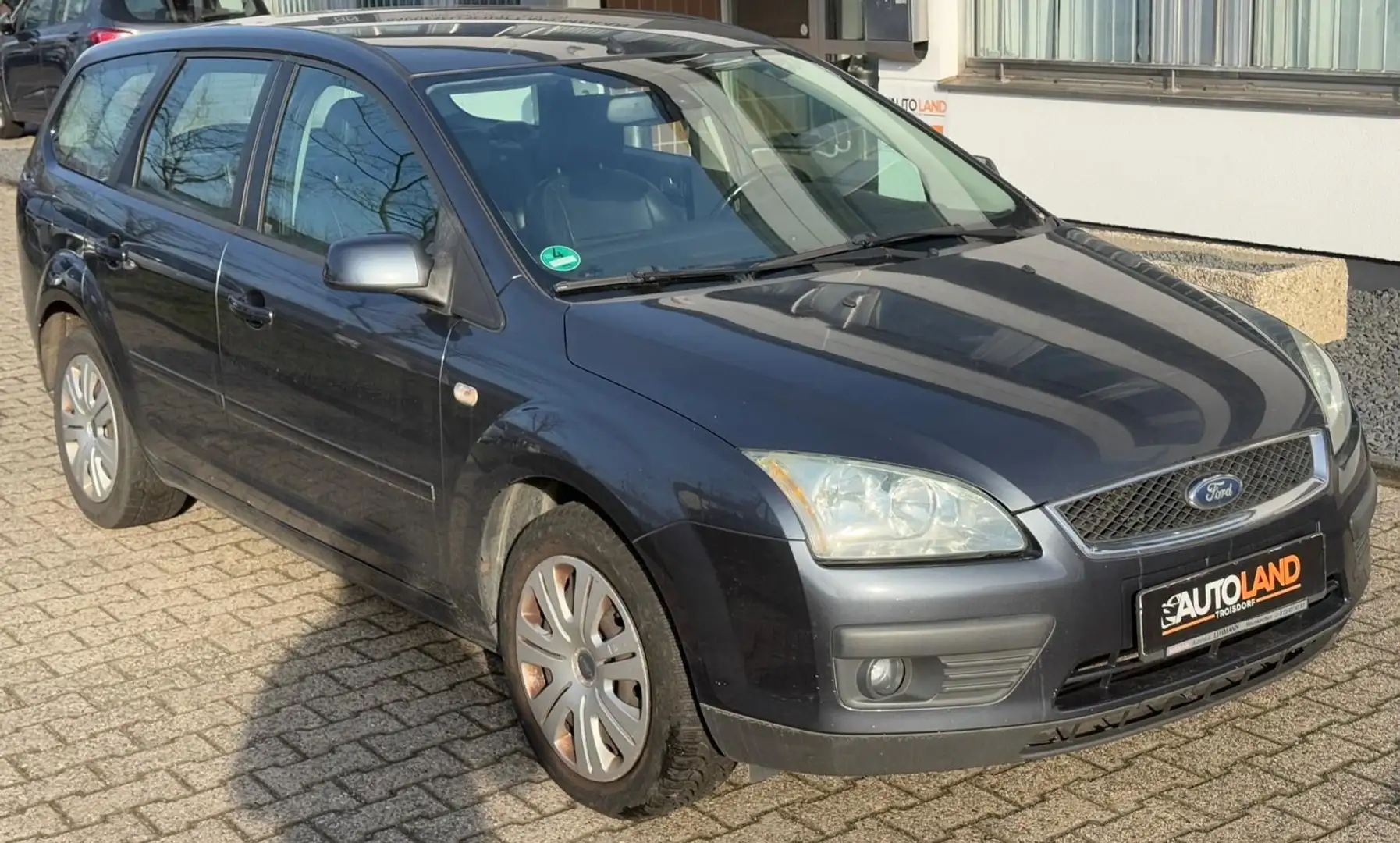 Ford Focus Turnier Titanium 2.0TDCI*NAVI*KLIMA*AHK* Grau - 1