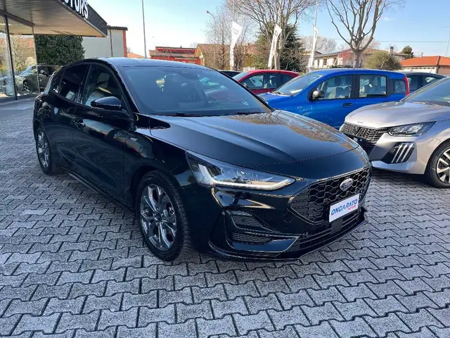 Ford Focus view 3