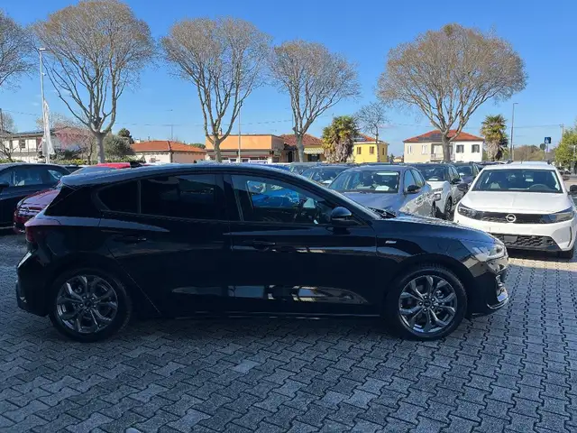 Ford Focus view 4
