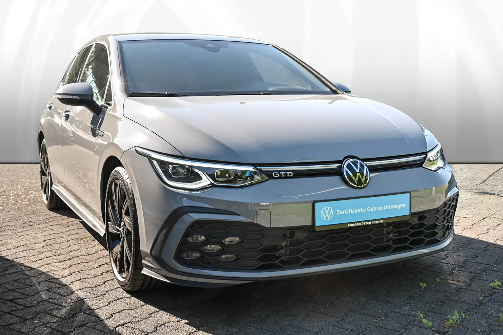 Volkswagen Golf VIII 2.0 TDI DSG GTD Szary - 2