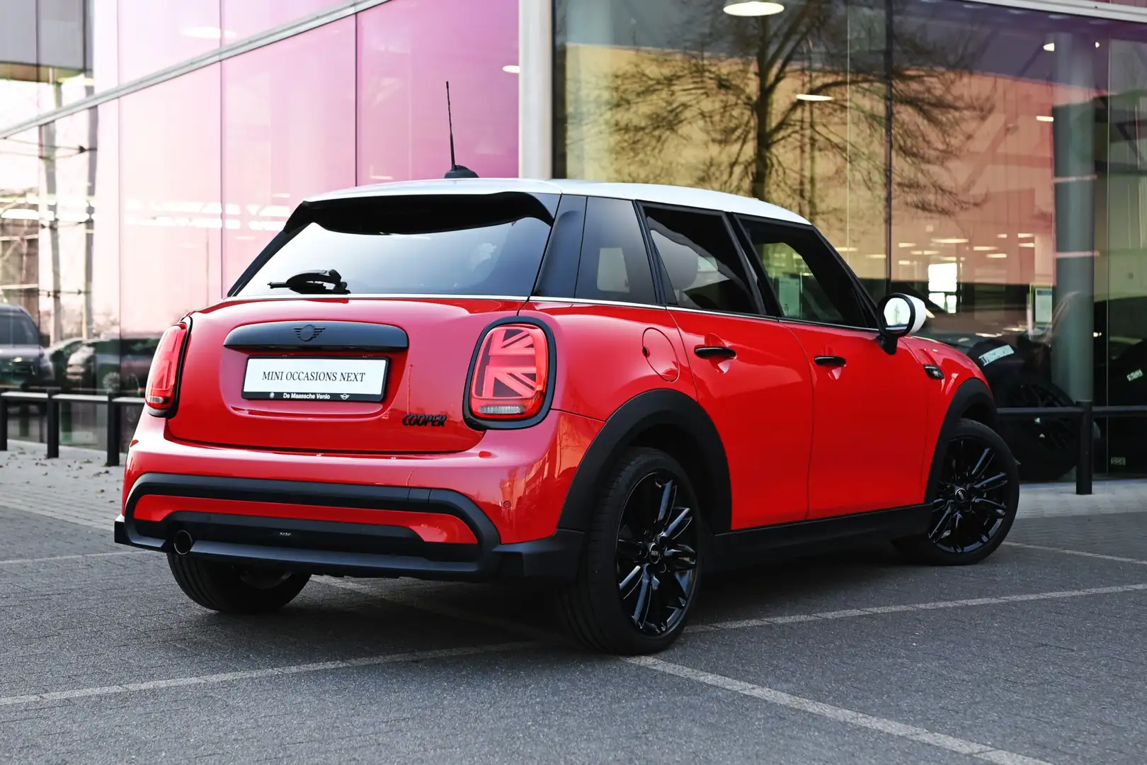 MINI Cooper Hatchback Camden Classic Automaat / Sportstoelen / Rood - 2